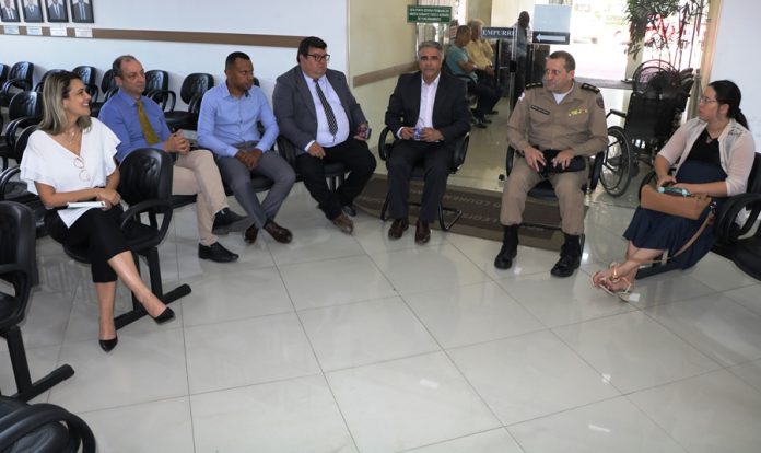 Reunião entre os vereadores de São Lourenço e o Comandante do 57º Batalhão, Tenente-Coronel Júlio César de Campos Silva, realizada no dia 04 de março.