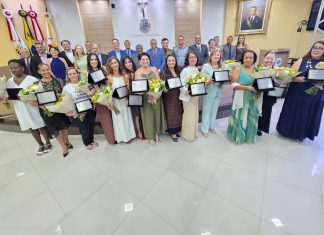 Câmara entrega Comenda Vereadora Nair Castro Oliveira a 13 mulheres